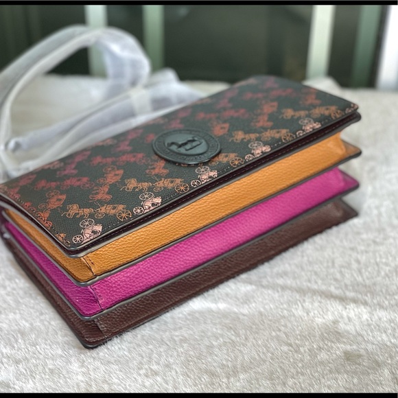 New CAMILLE CROSSBODY WITH HORSE CARRIAGE PRINT - Picture 3 of 9